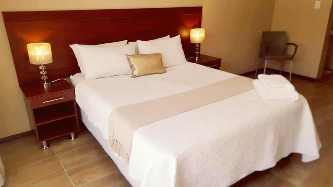 The Royal Haven Hotel Lichtenburg Bagian luar foto