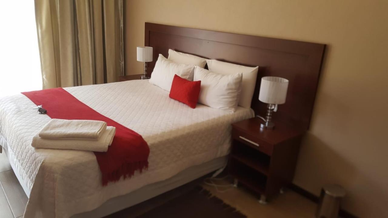 The Royal Haven Hotel Lichtenburg Bagian luar foto